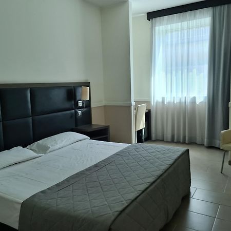 Hotel Artis Roma Esterno foto