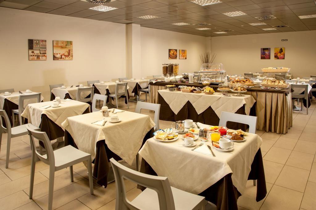 Hotel Artis Roma Esterno foto
