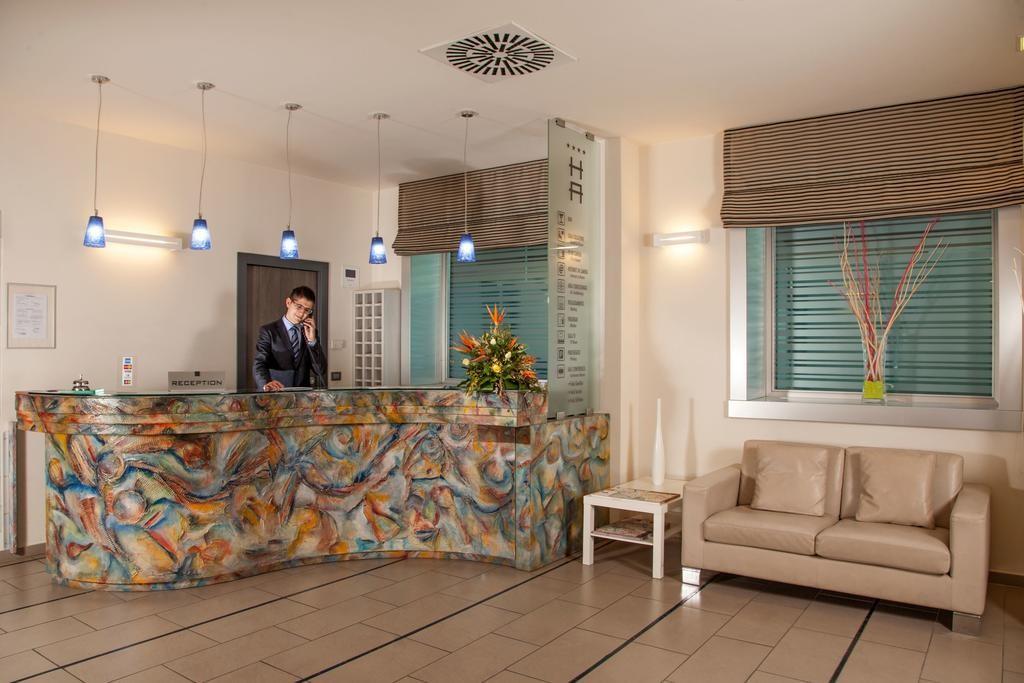 Hotel Artis Roma Esterno foto