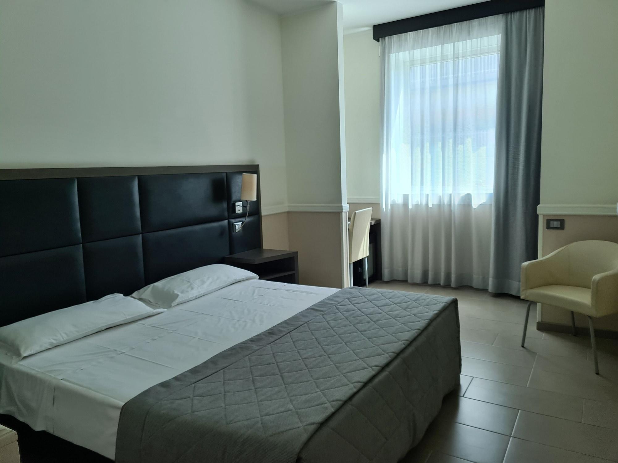 Hotel Artis Roma Esterno foto