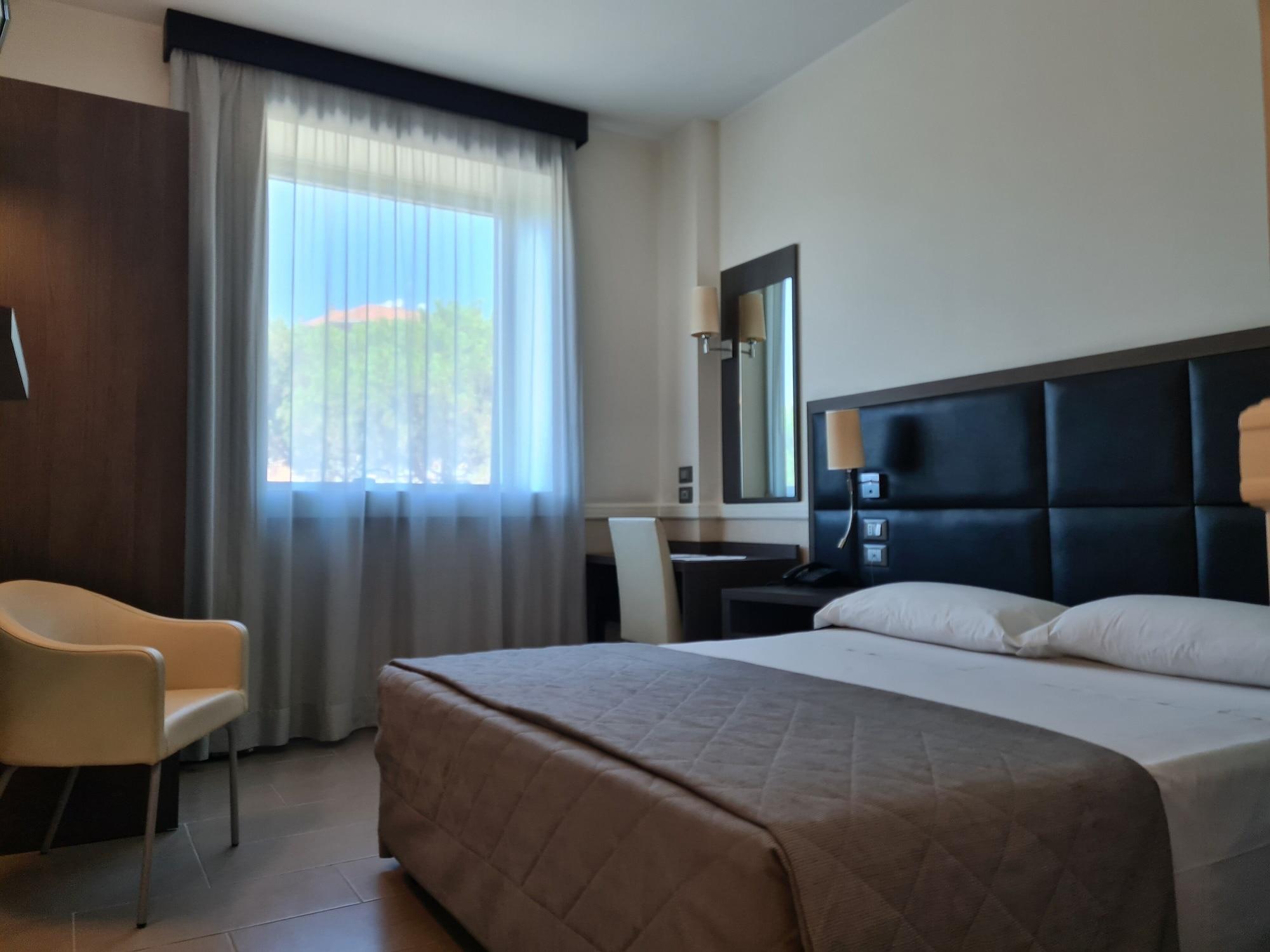 Hotel Artis Roma Esterno foto