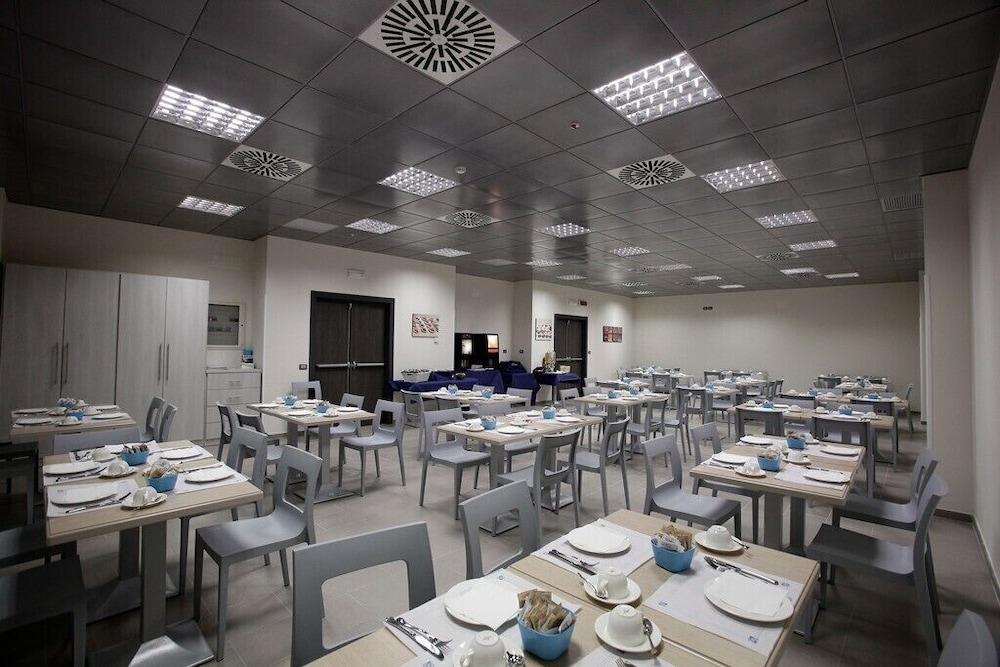 Hotel Artis Roma Esterno foto