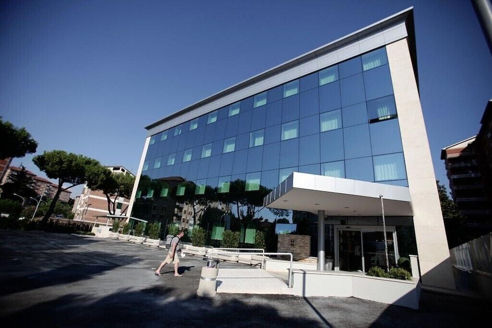 Hotel Artis Roma Esterno foto