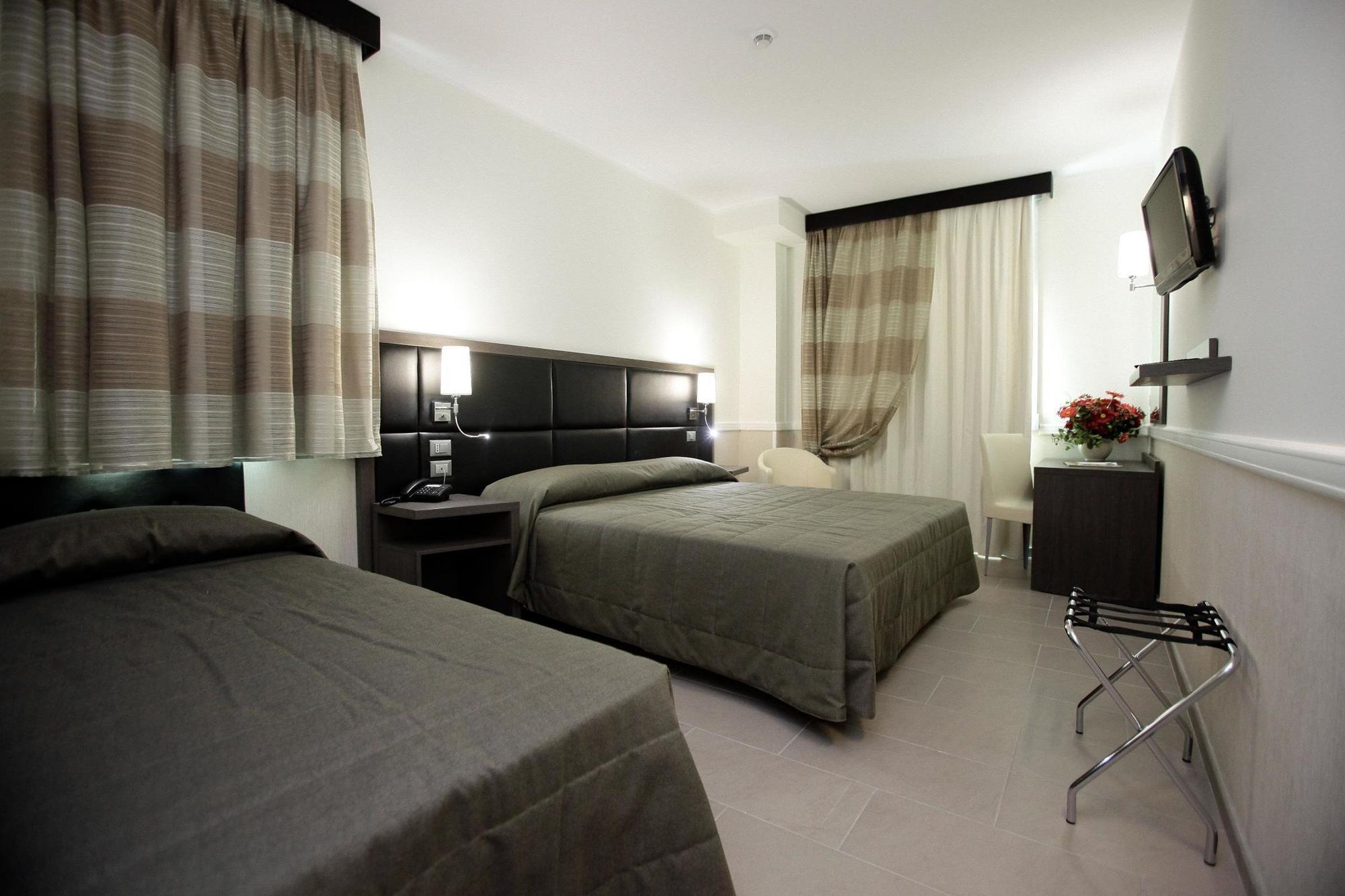 Hotel Artis Roma Esterno foto