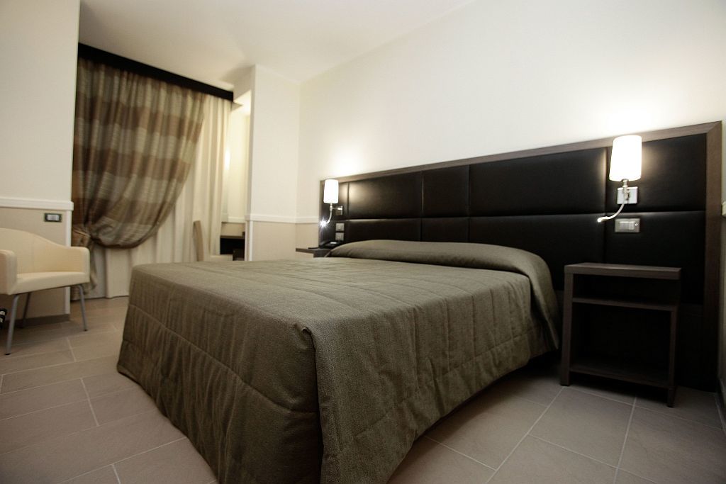 Hotel Artis Roma Esterno foto