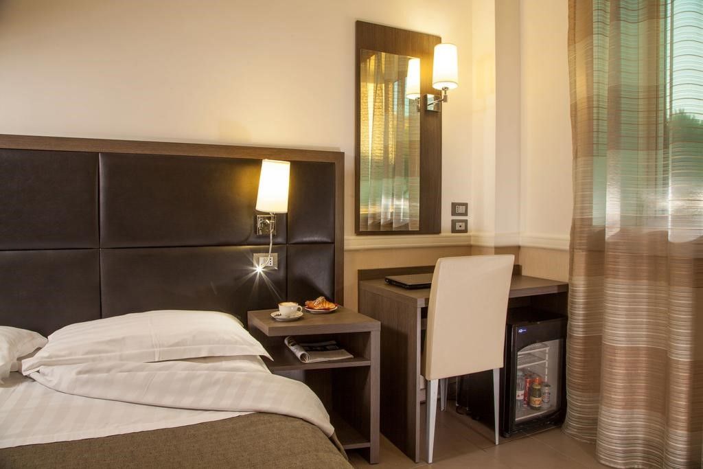 Hotel Artis Roma Esterno foto