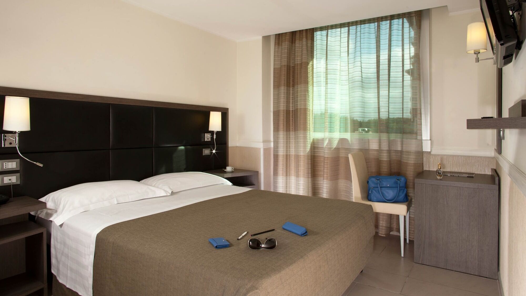 Hotel Artis Roma Esterno foto