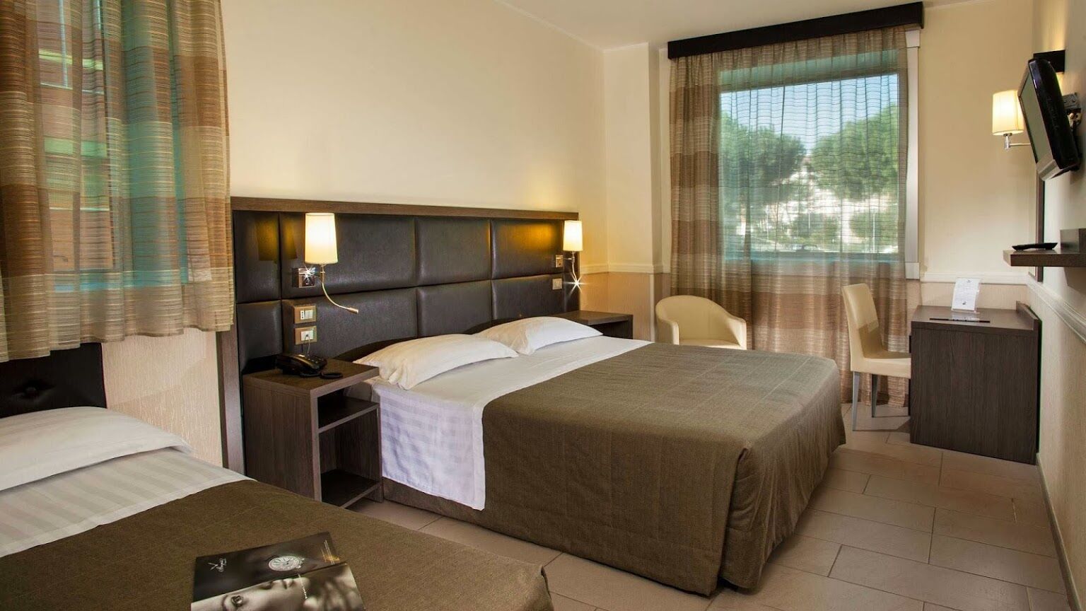 Hotel Artis Roma Esterno foto