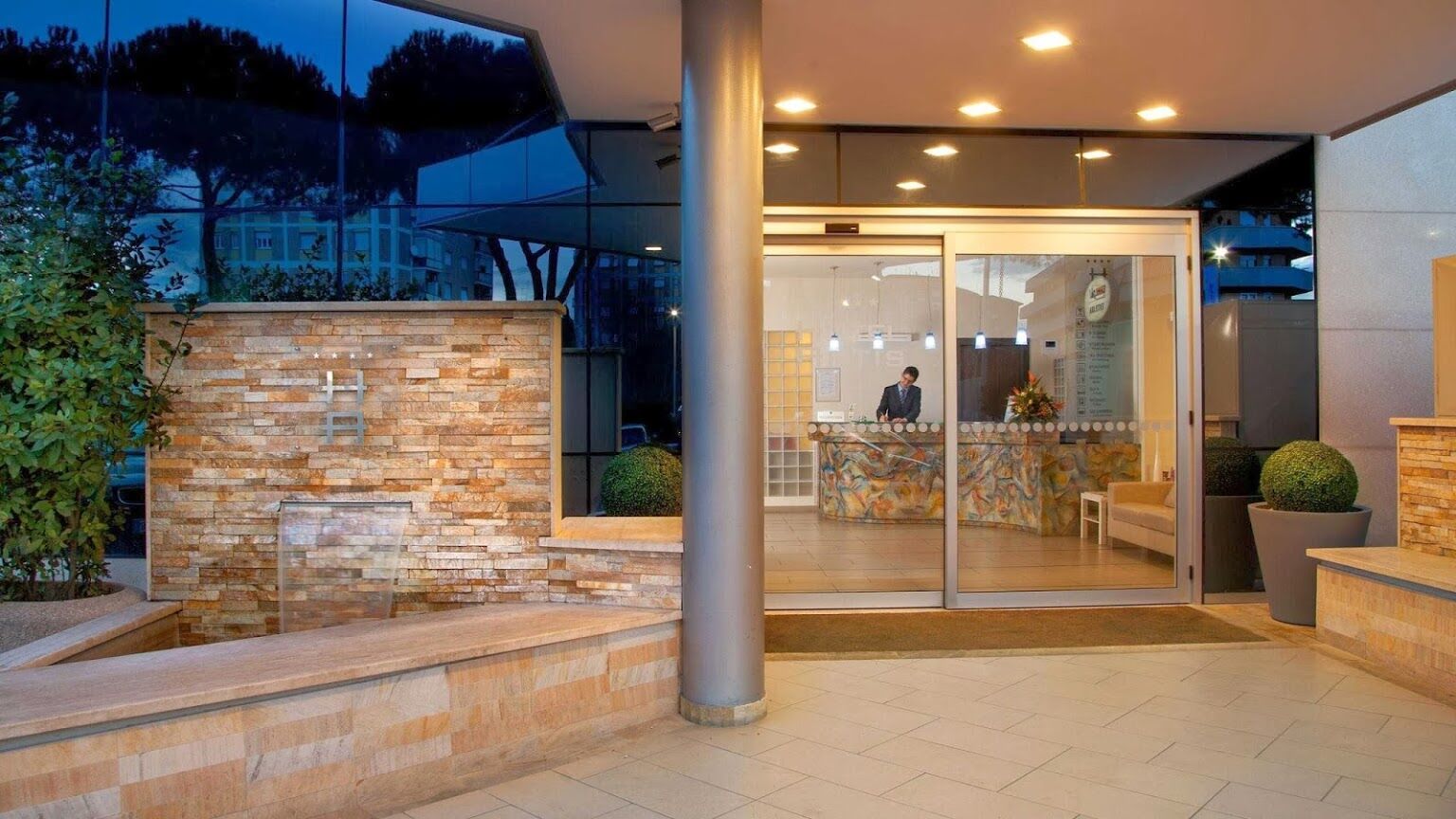 Hotel Artis Roma Esterno foto